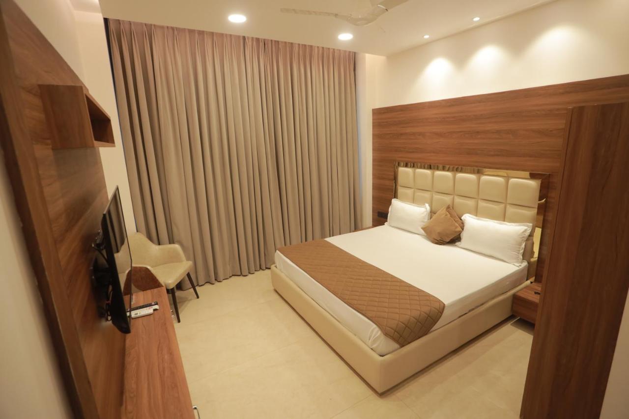 Ovel Hotel Ludhiana Zewnętrze zdjęcie